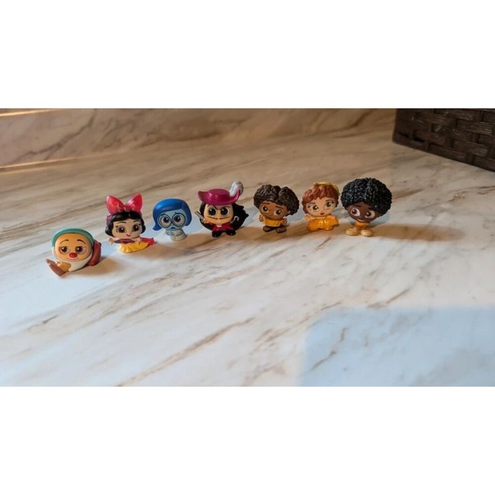 Disney doorables lot of 7
